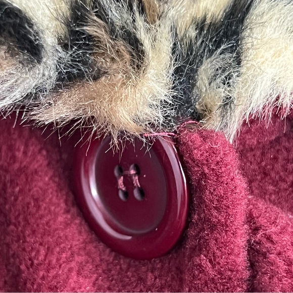 NWT Argee wine cape coat poncho leopard 1 front button closure one size fits all - Picture 7 of 11